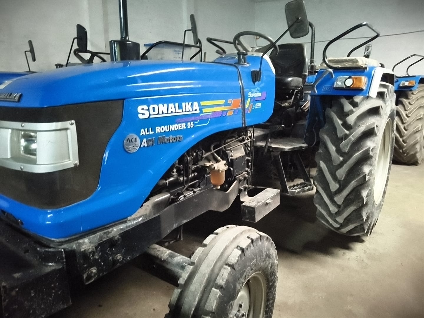 Left view - Sonalika 55 All-Rounder Supr.